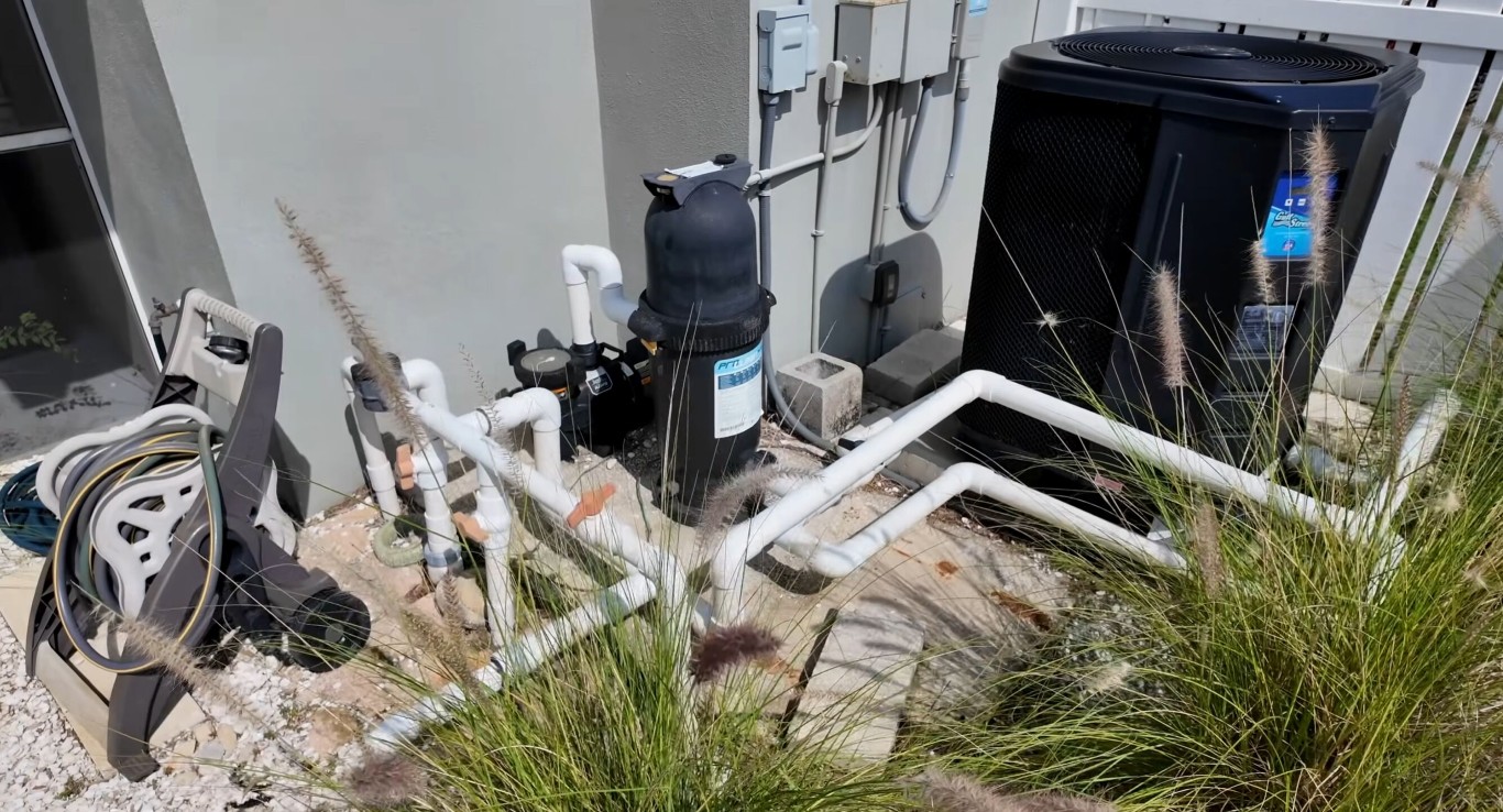 Pool filter equipment cleaning and maintenance in Montebello, CA